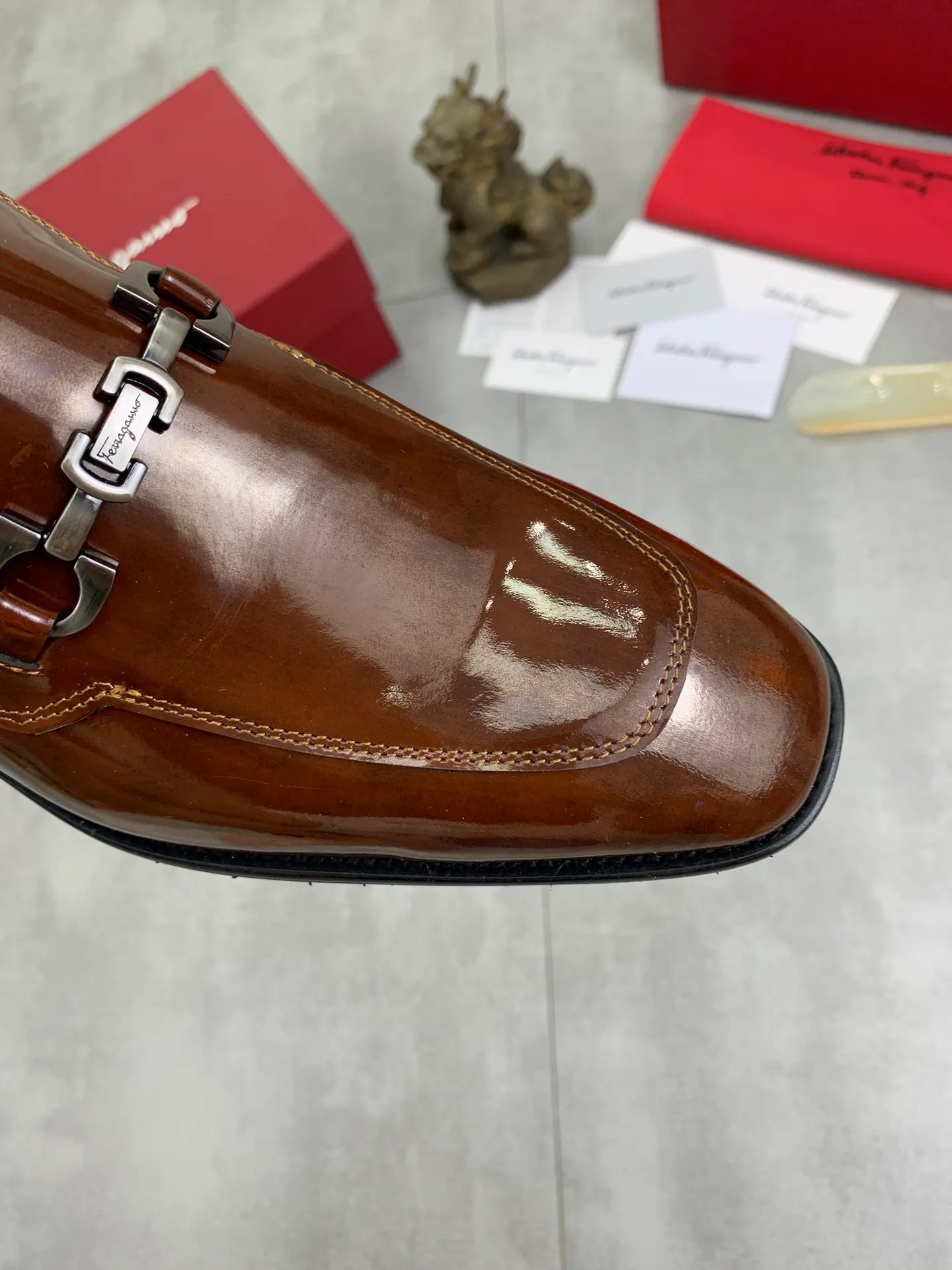 Men's Men's Shoes 💰P460💰[New Style] Water-dyed Niuli 🆘[Salvatore Ferragamo] Ferragamo's latest casual business leather shoes for men! Available at counters simultaneously! The fabric is made of specially imported original pebbled calfskin, and the lining is made of imported water-dyed cowhide. It is absolutely luxurious and leads the fashion trend. Matching code: 38-45 (46 can be customized) Black, brown and burgundy colors available